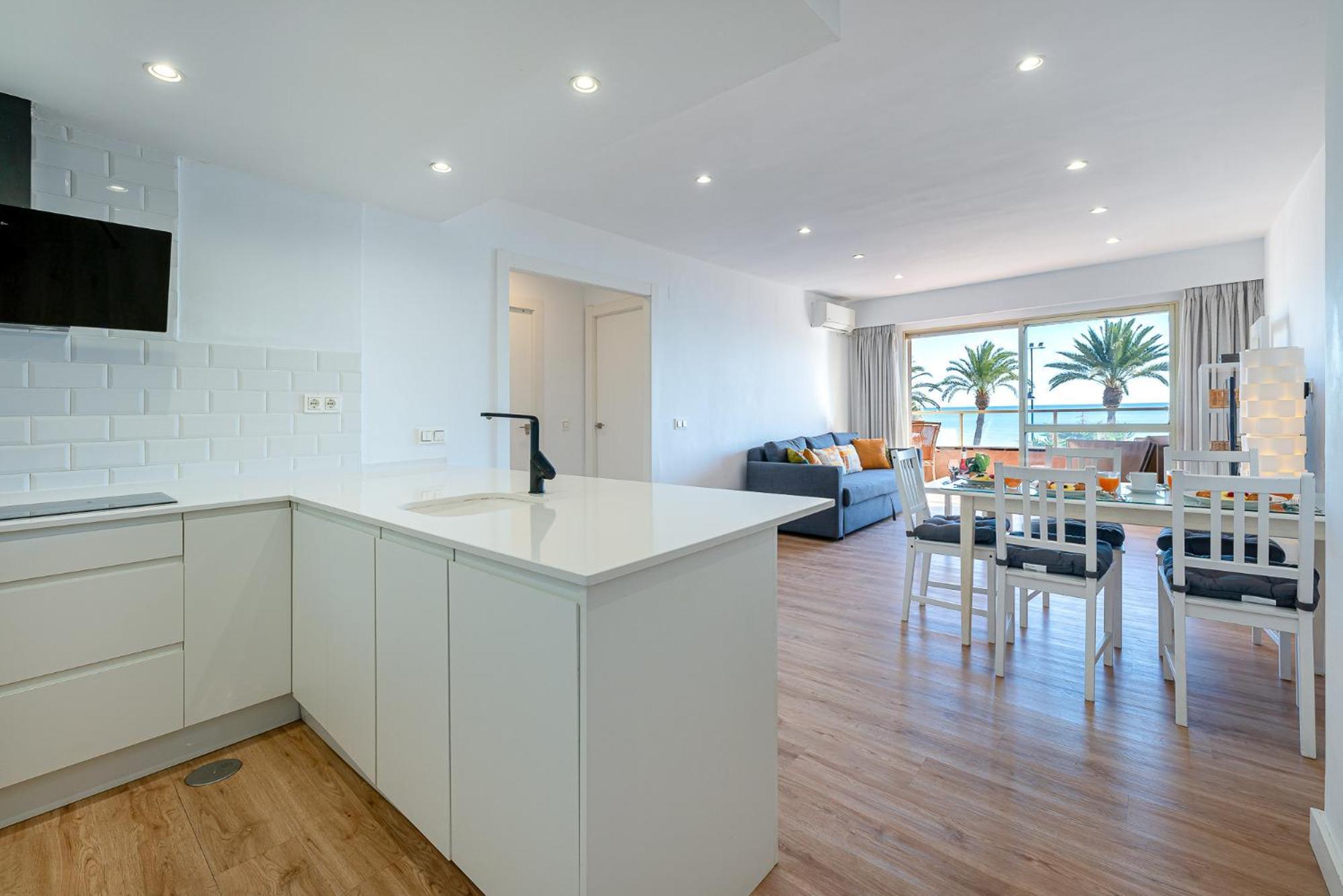 797 Holiday Rentals - Moderno Piso En Primera Linea De Playa 托雷莫利诺斯 外观 照片